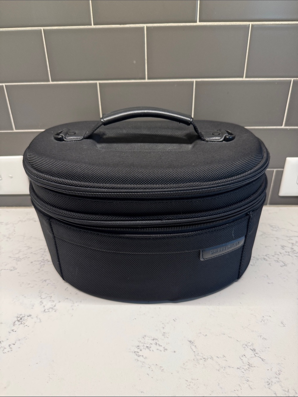 Briggs & Riley cosmetic makeup bag train case black travel luggage